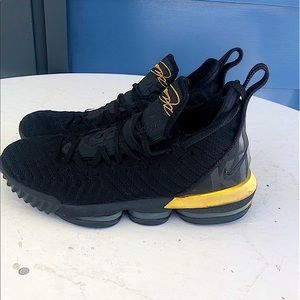 Lebron 16 “I’m King” Size 10